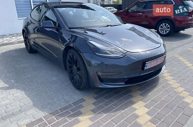 Седан Tesla Model 3 2021 в 