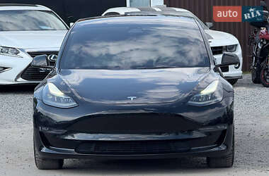 Седан Tesla Model 3 2022 в 