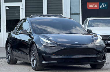 Седан Tesla Model 3 2022 в 
