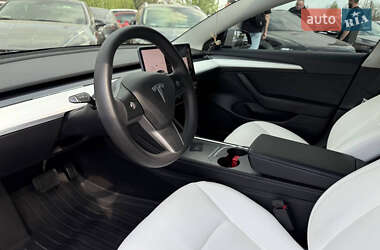Седан Tesla Model 3 2022 в 