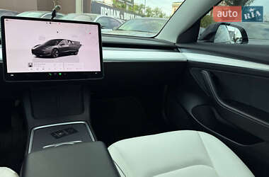 Седан Tesla Model 3 2022 в 