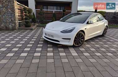Седан Tesla Model 3 2021 в 
