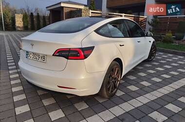 Седан Tesla Model 3 2021 в 