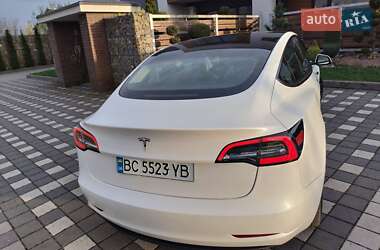 Седан Tesla Model 3 2021 в 
