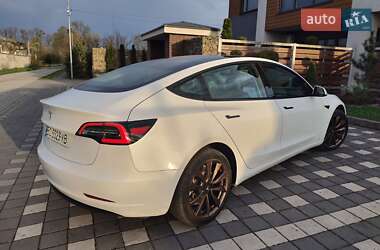 Седан Tesla Model 3 2021 в 
