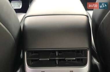 Седан Tesla Model 3 2021 в 