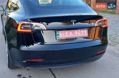 Седан Tesla Model 3 2023 в 
