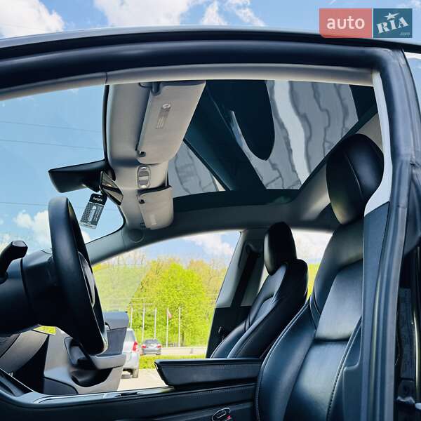Седан Tesla Model 3 2021 в Виннице