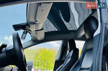 Седан Tesla Model 3 2021 в 
