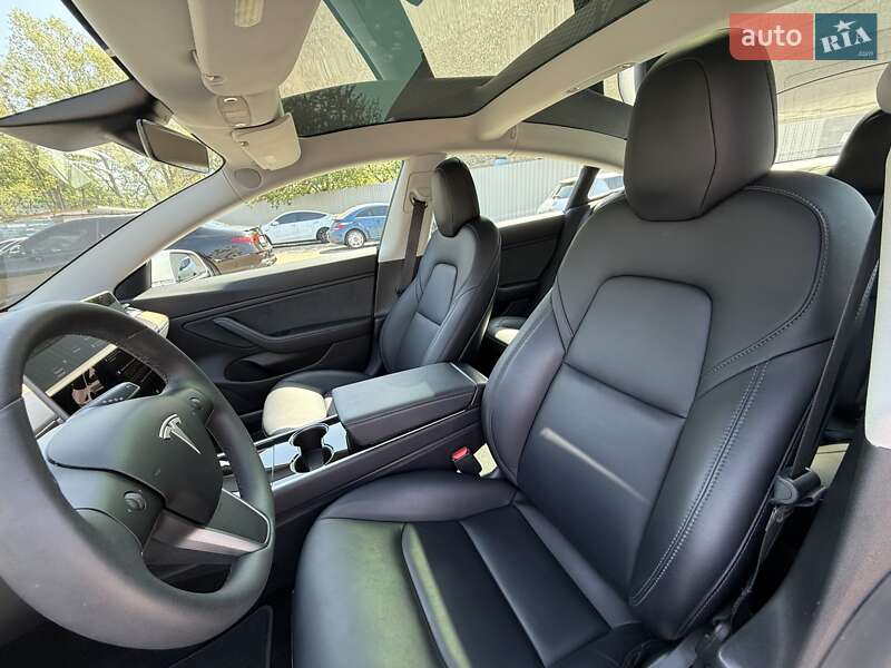 Седан Tesla Model 3 2019 в Киеве