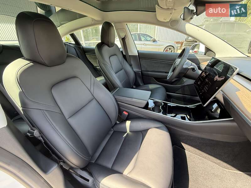 Седан Tesla Model 3 2019 в Киеве