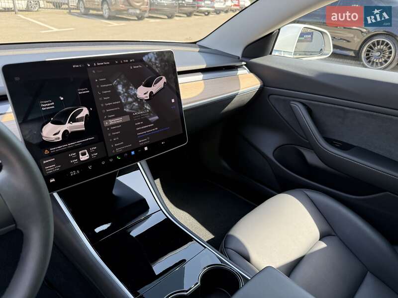 Седан Tesla Model 3 2019 в Киеве