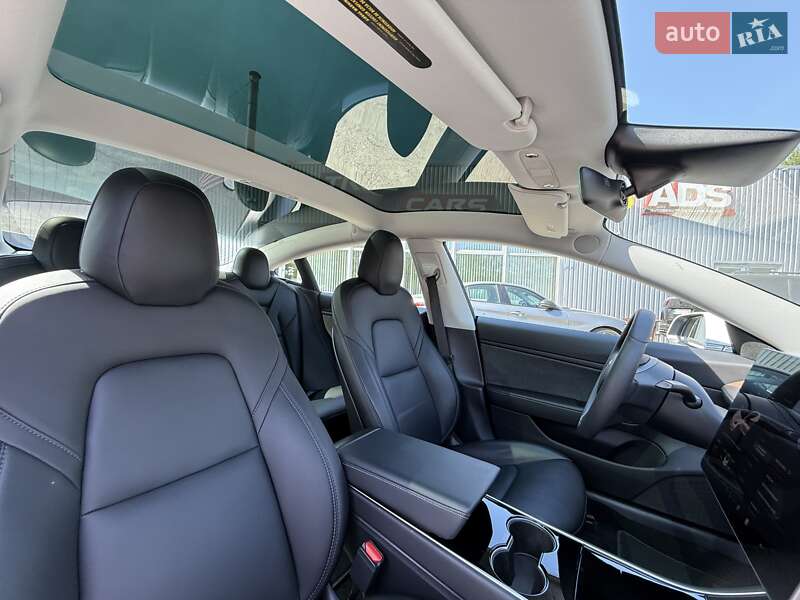 Седан Tesla Model 3 2019 в Киеве