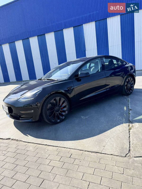 Седан Tesla Model 3 2023 в 