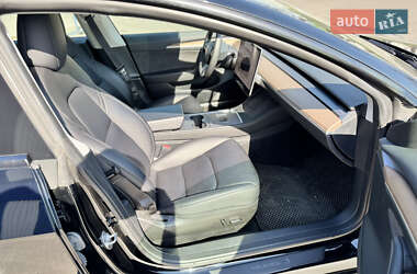 Седан Tesla Model 3 2023 в 