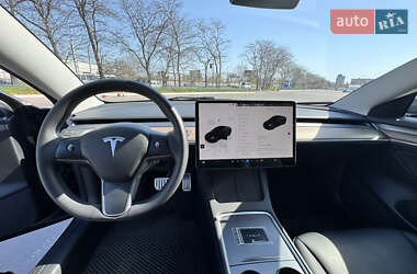 Седан Tesla Model 3 2023 в 