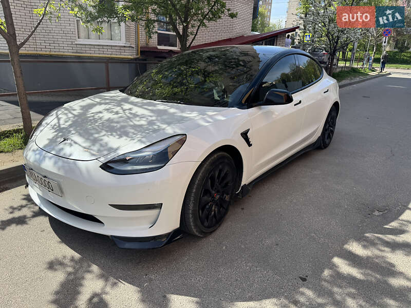 Седан Tesla Model 3 2023 в Тернополе