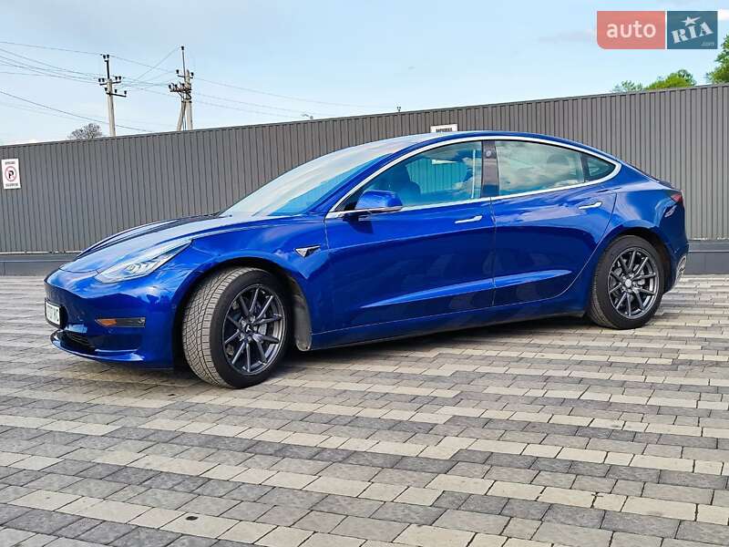 Седан Tesla Model 3 2019 в Львові