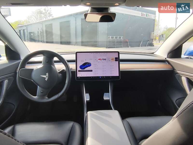 Седан Tesla Model 3 2019 в Львові