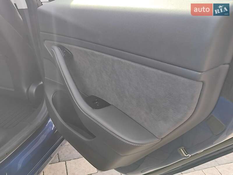 Седан Tesla Model 3 2019 в Львові