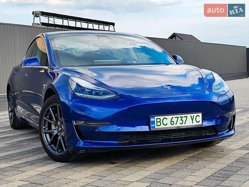 Седан Tesla Model 3 2019 в Львові