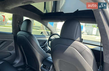 Седан Tesla Model 3 2021 в 