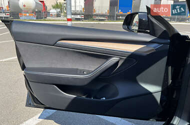 Седан Tesla Model 3 2021 в 