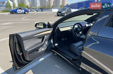Седан Tesla Model 3 2021 в 