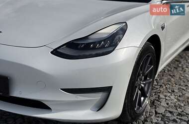 Седан Tesla Model 3 2020 в 