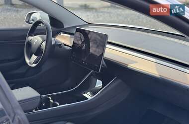 Седан Tesla Model 3 2020 в 