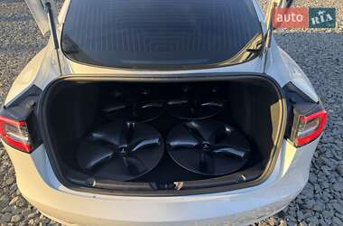 Седан Tesla Model 3 2020 в 