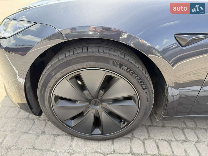 Седан Tesla Model 3 2024 в Львове