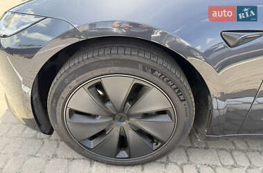 Седан Tesla Model 3 2024 в 