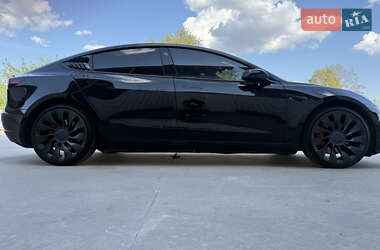 Седан Tesla Model 3 2022 в 