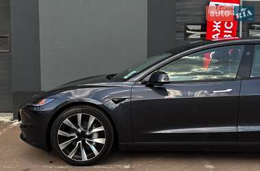Седан Tesla Model 3 2024 в 