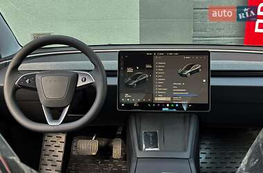 Седан Tesla Model 3 2024 в 