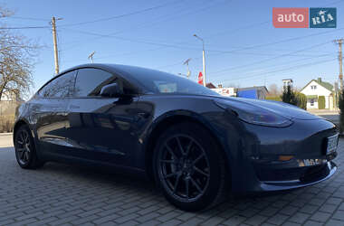 Седан Tesla Model 3 2021 в Кременці
