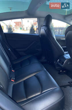 Седан Tesla Model 3 2021 в Кременце