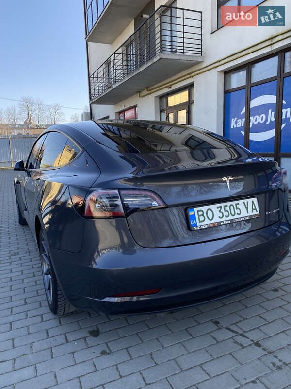 Седан Tesla Model 3 2021 в Кременце