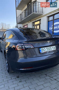 Седан Tesla Model 3 2021 в 