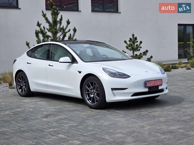 Седан Tesla Model 3 2022 в Луцьку
