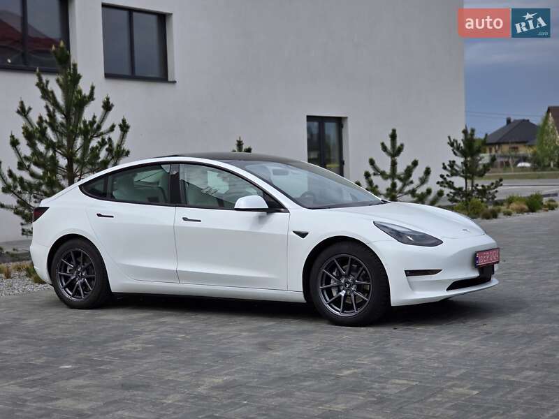 Седан Tesla Model 3 2022 в Луцьку
