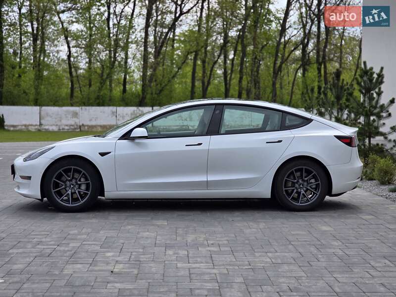 Седан Tesla Model 3 2022 в Луцьку