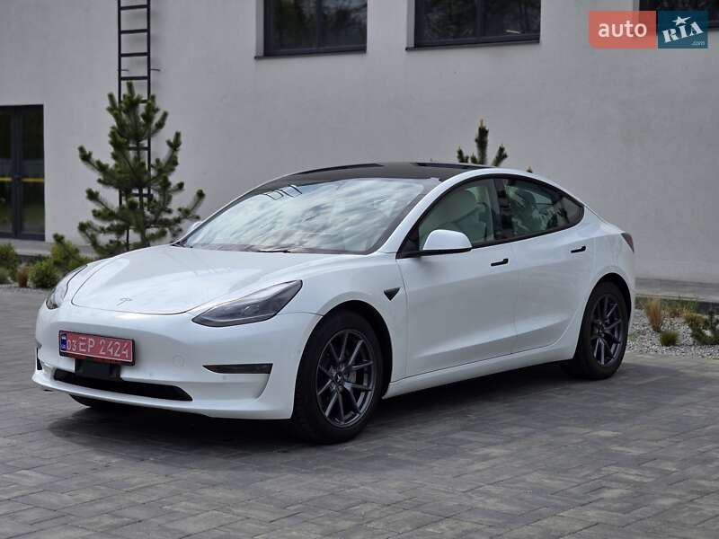 Седан Tesla Model 3 2022 в Луцьку