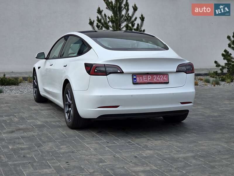 Седан Tesla Model 3 2022 в Луцьку