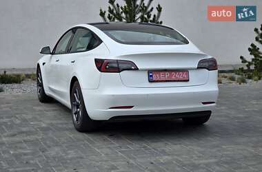 Седан Tesla Model 3 2022 в 