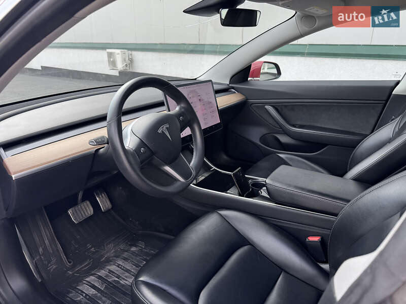Седан Tesla Model 3 2019 в Виннице