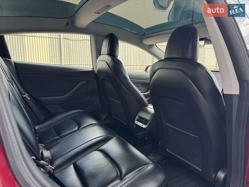 Седан Tesla Model 3 2019 в Виннице