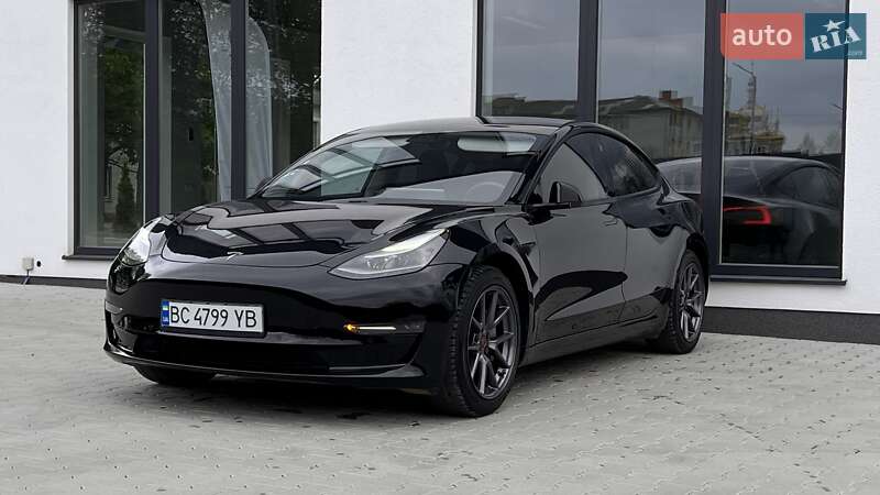 Седан Tesla Model 3 2021 в Львові
