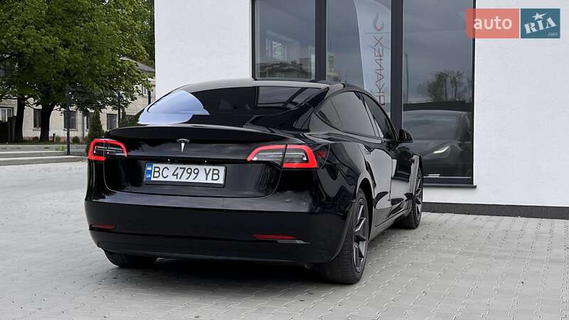 Седан Tesla Model 3 2021 в Львові